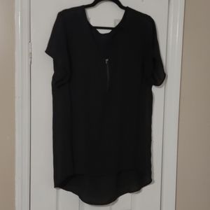 Hi low black zippered blouse size 2 Torrid